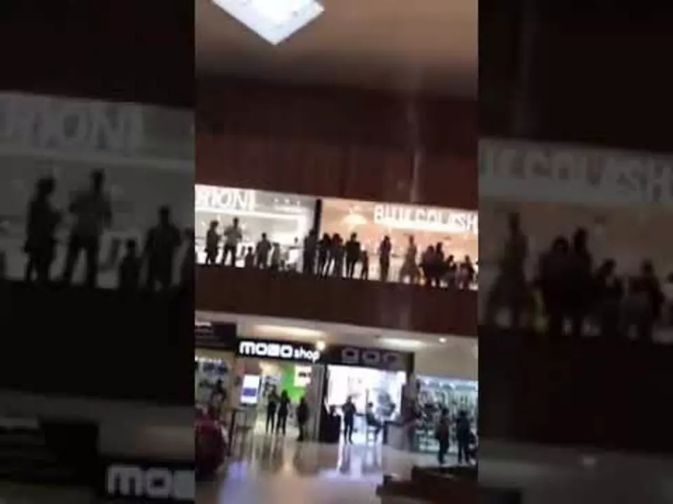 Band Plays ‘Titanic’ Song While Mall Floods