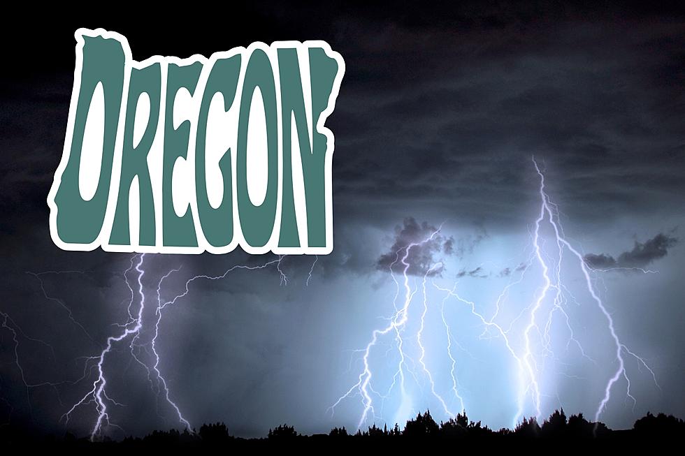 Beautiful Video of Lightning Strikes in Oregon!