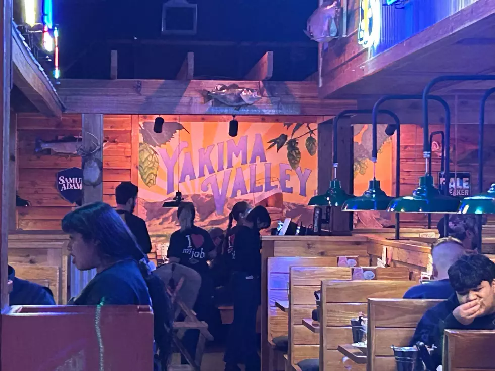 inside a texas roadhouse restaurant