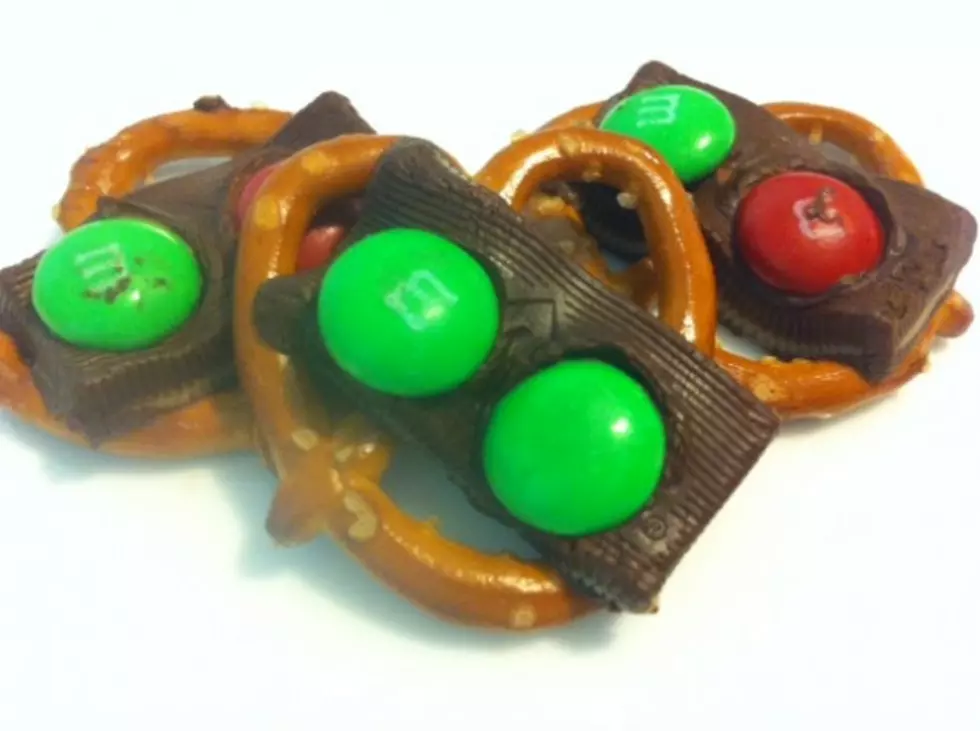 Make Andes Mint Choclate Pretzels For Your Next Gathering [RECIPE]