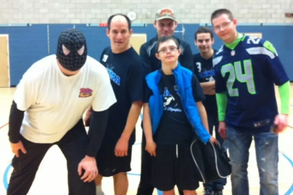 John Riggs Scrimmages with Yakima Special Olympics Basketball