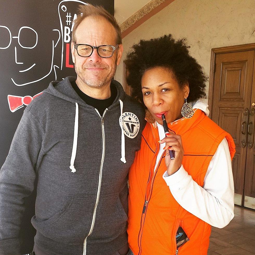 Alton Brown Arrives In Yakima, Isn’t Too Impressed With Vapes