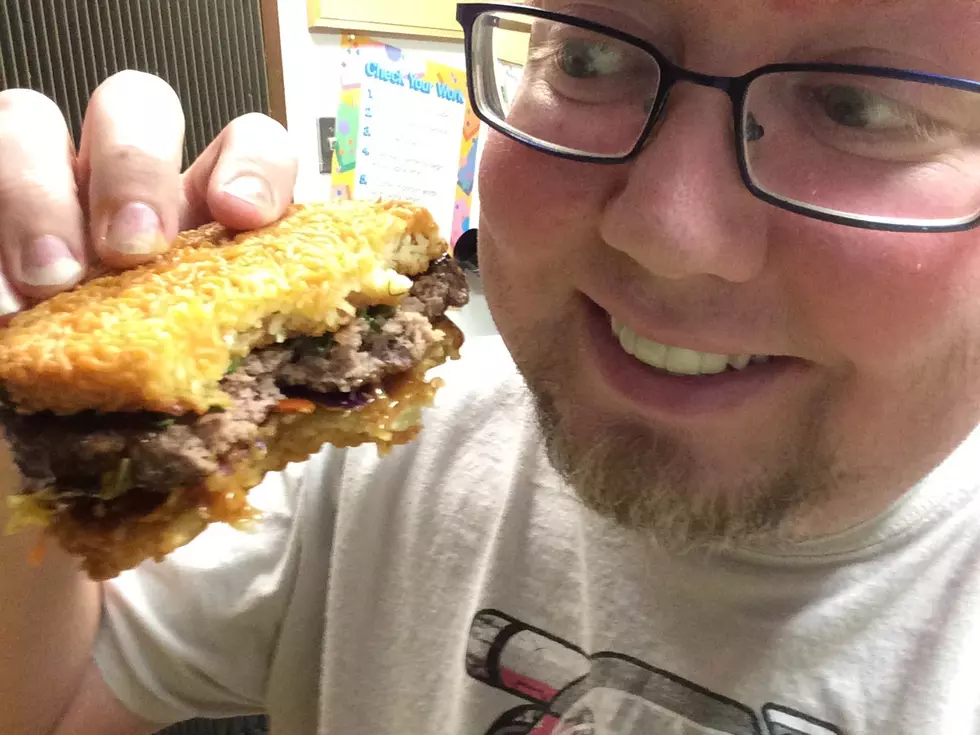 Is The Red Ramen Burger from Red Robin Any Good? [VIDEO]