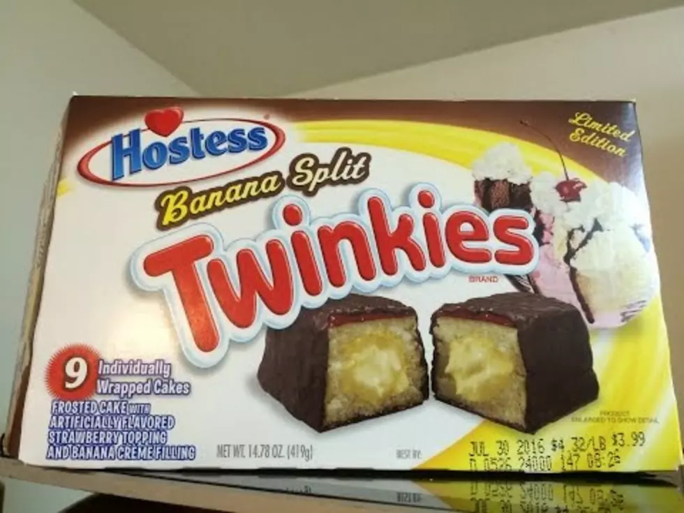 Trying Out the New Banana Split Twinkies [REVIEW]