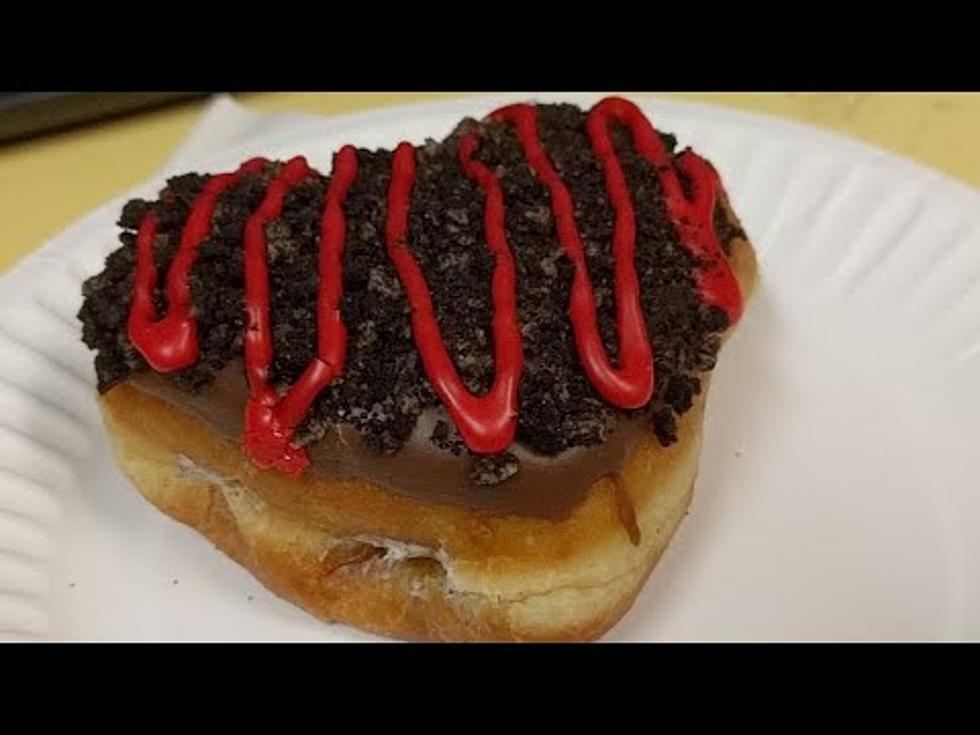 Trying the ‘Oreo Cookies and Kreme’ Doughnut from Krispy Kreme [VIDEO]
