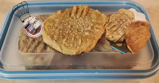 The Perfect 3 Ingredient Peanut Butter Cookie Recipe in 10 Min