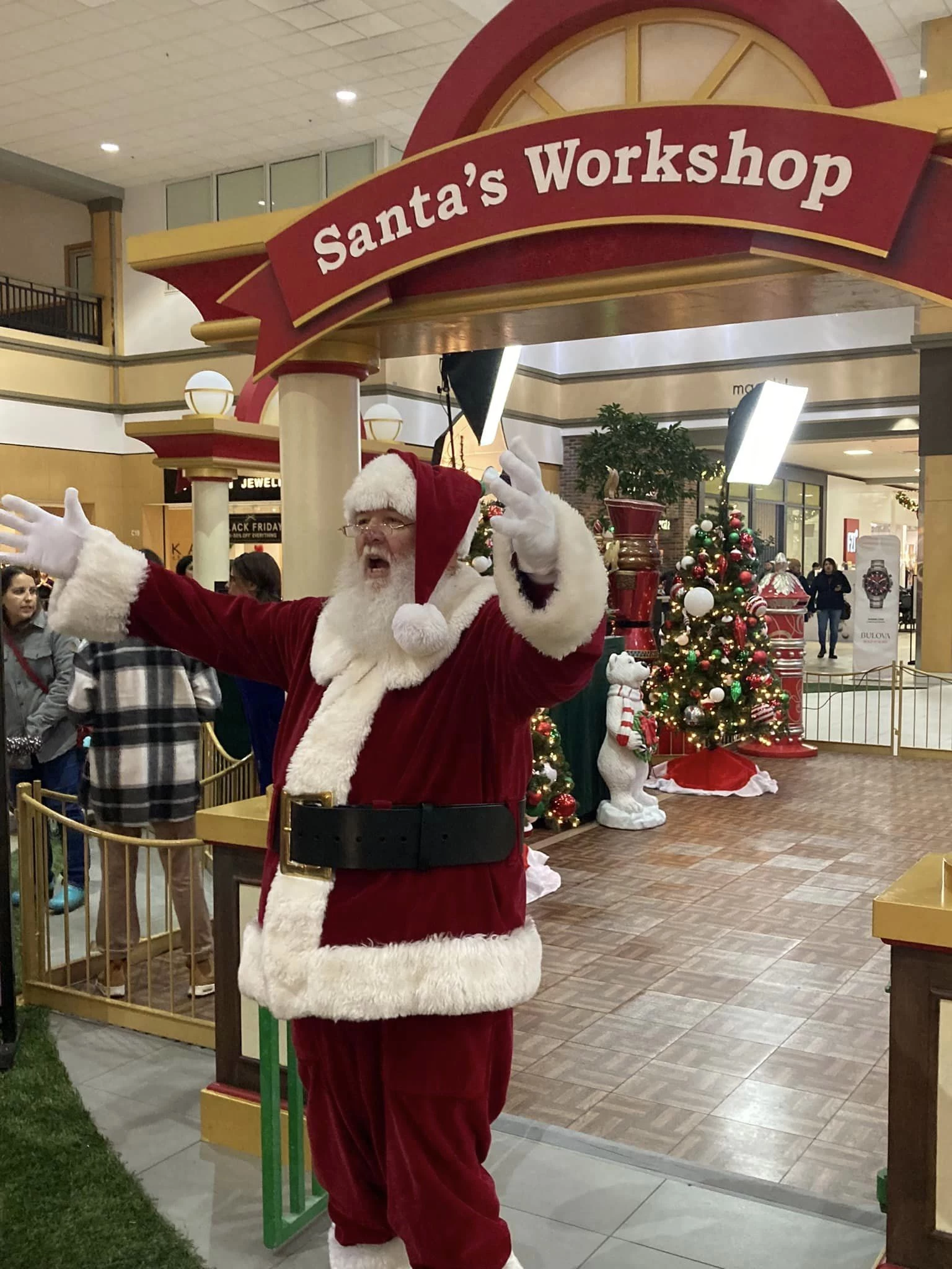 Downtown Alliance holds Santa Saturday gives free pictures of Santa