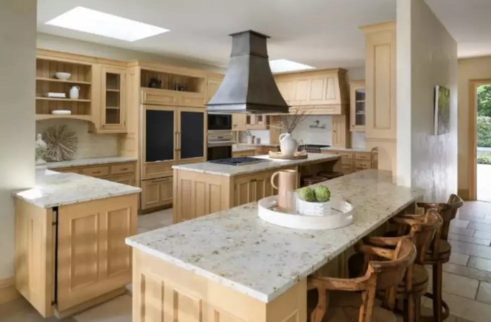 Double Ovens and a Kitchen Island