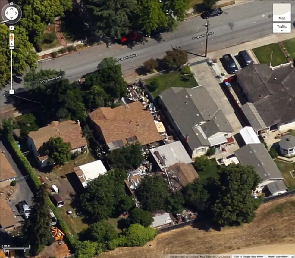 There’s A Hoarder So Messy, You Can See His Overflowing House On Google Maps