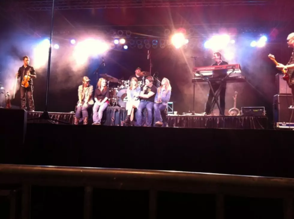 Craig Morgan Brings Fans on Stage During Concert at the Fair