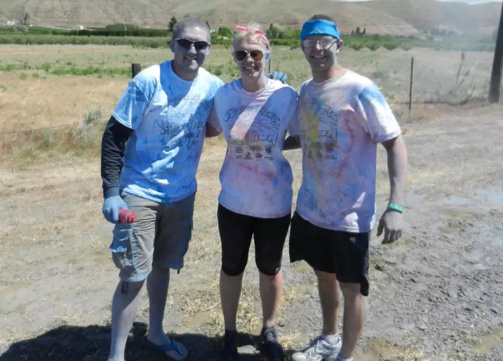 Check Out The Video Of Gunner Dousing Michele With Blue Color At The Color Run