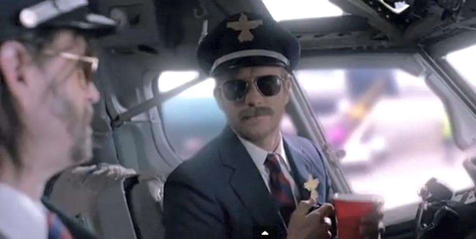 Top In-Flight Drinks in Honor of &#8216;Drunk on a Plane&#8217; [VIDEO]