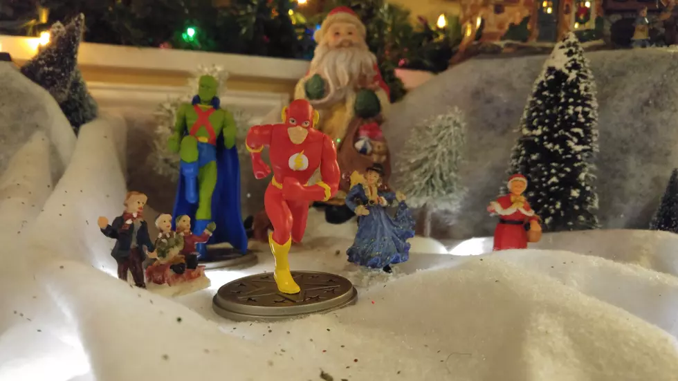 Five Reasons I Shouldn’t Help My Wife Decorate For Christmas [PHOTOS]