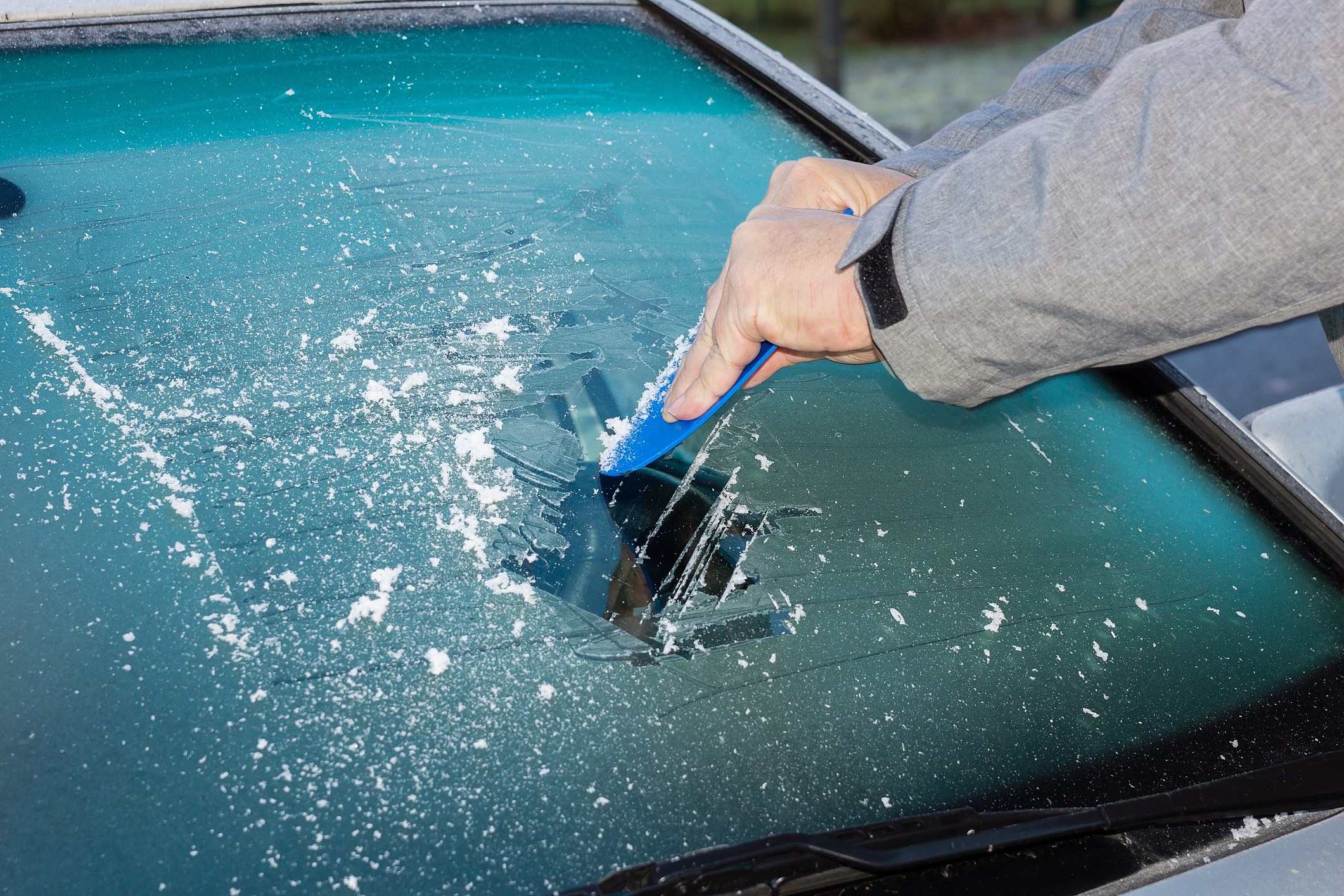 How to Get Ice Off a Windshield Fast