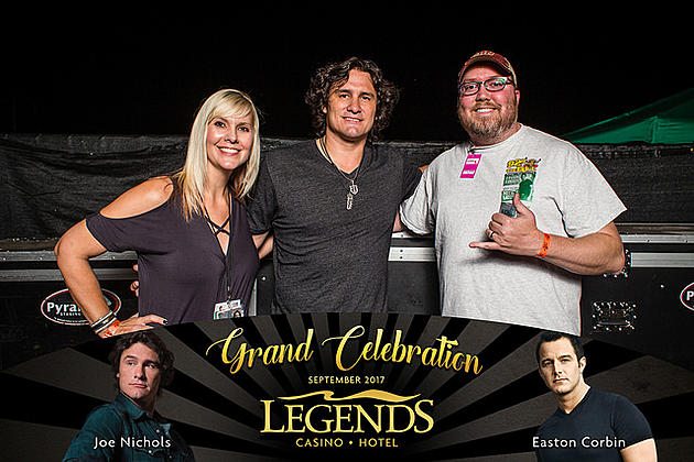 Download Your Meet and Greet Photos with Easton Corbin and Joe Nichols