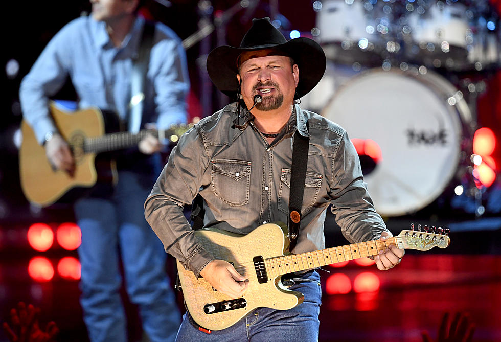 Garth Brooks in Kansas City making radio announcement at Kauffman