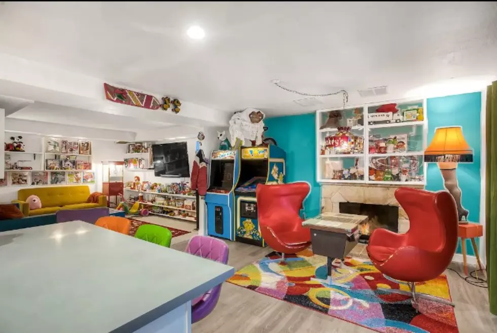 This ’80s Inspired Airbnb in Kent, WA, is a Blast from the Past