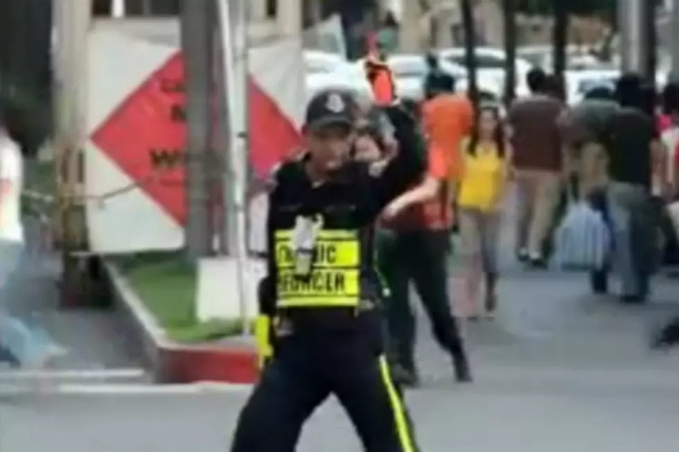 Awesome Dancing Filipino Traffic Cop Works it Like Michael Jackson [VIDEO]