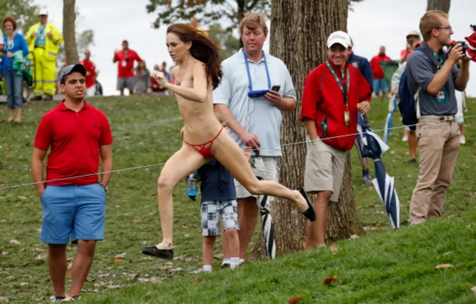 Streaker at the President&#8217;s Cup Eludes Cops on Golf Course [PHOTOS]