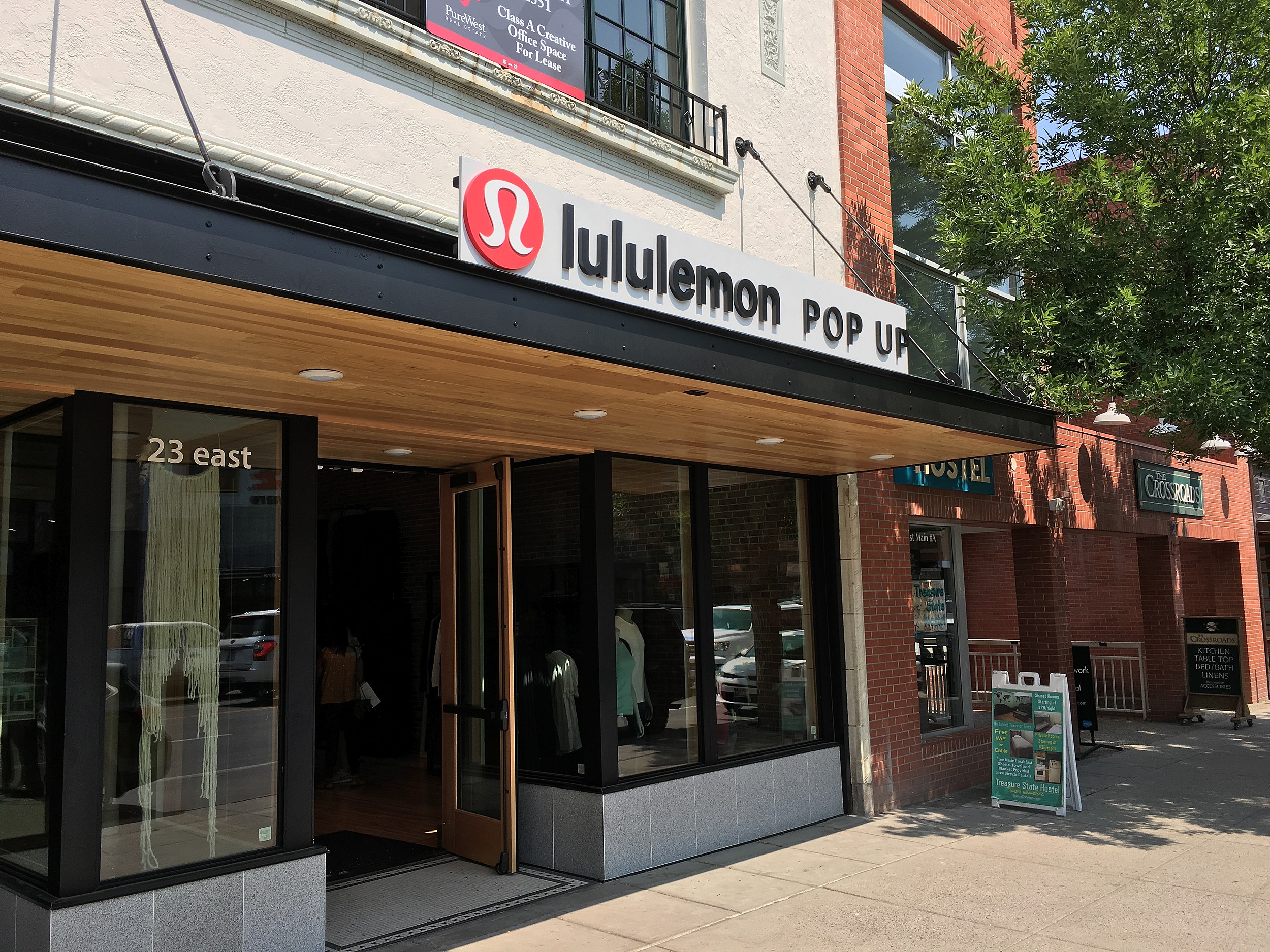 lululemon downtown hours