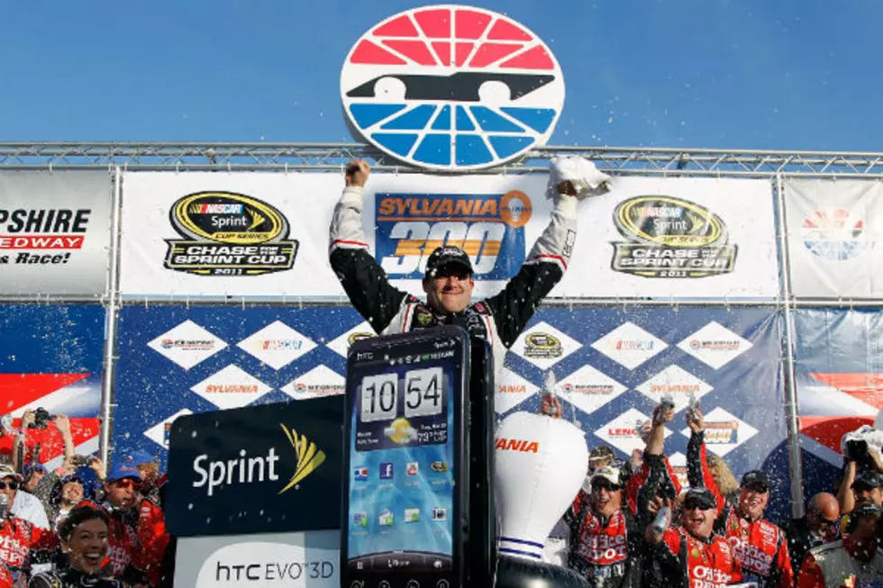 Nascar &#8211; Tony Stewart Wins at New Hampshire [PHOTOS]