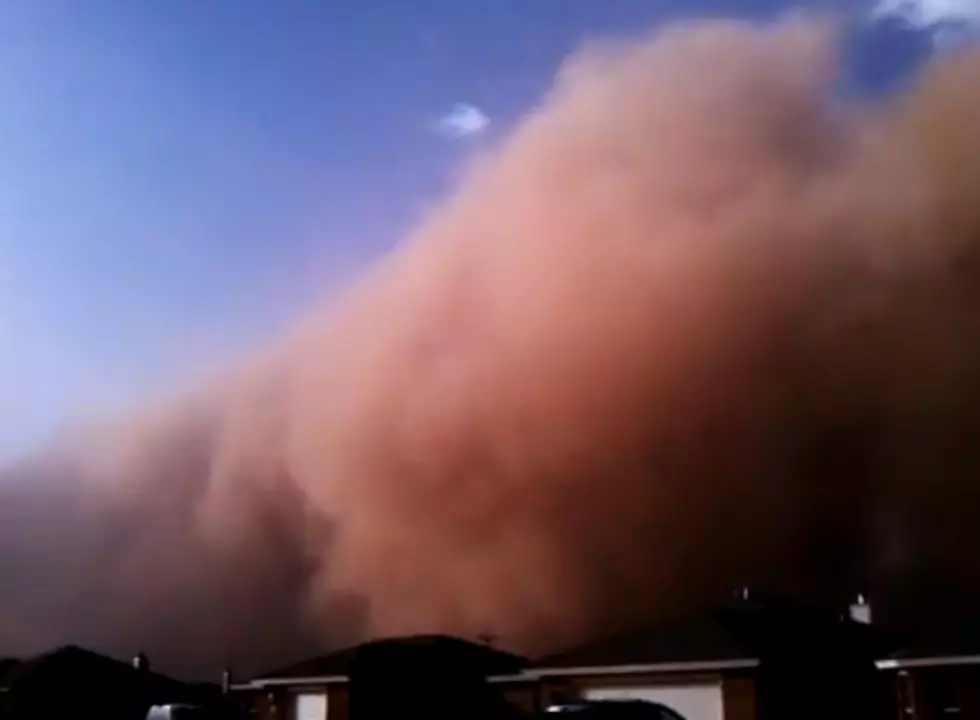 Huge Dust Storm Rolls Through Lubbock [VIDEO]