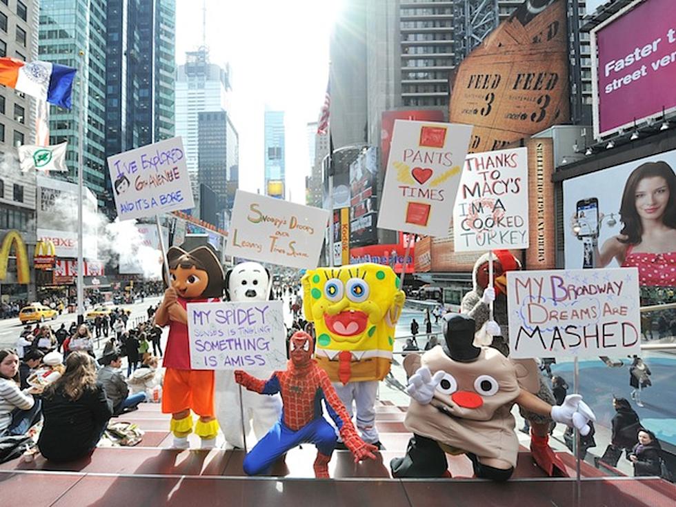 6 Ways to Make the Macy’s Thanksgiving Day Parade More Entertaining