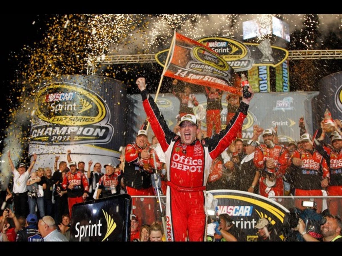 Tony Stewart Wins 2011 NASCAR Sprint Cup Series Championship [PICTURES]