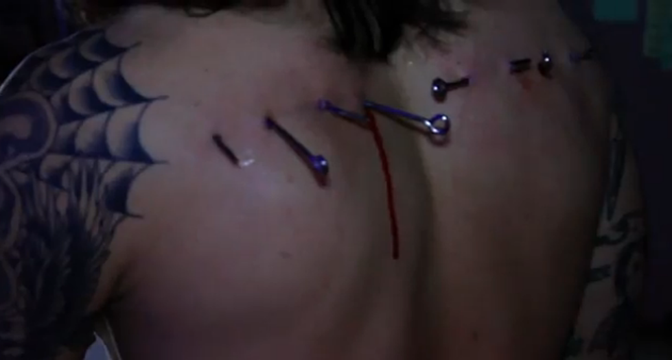 Watch Jane&#8217;s Addiction&#8217;s Dave Navarro Get Suspended in Air on Flesh Hooks [VIDEO]