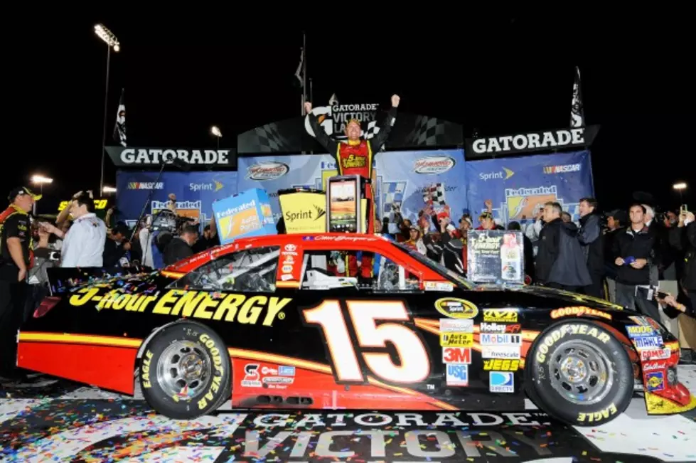 NASCAR &#8211; Clint Bowyer Wins at Richmond, Setting Up The Chase for the Sprint Cup Championship [PICTURES]