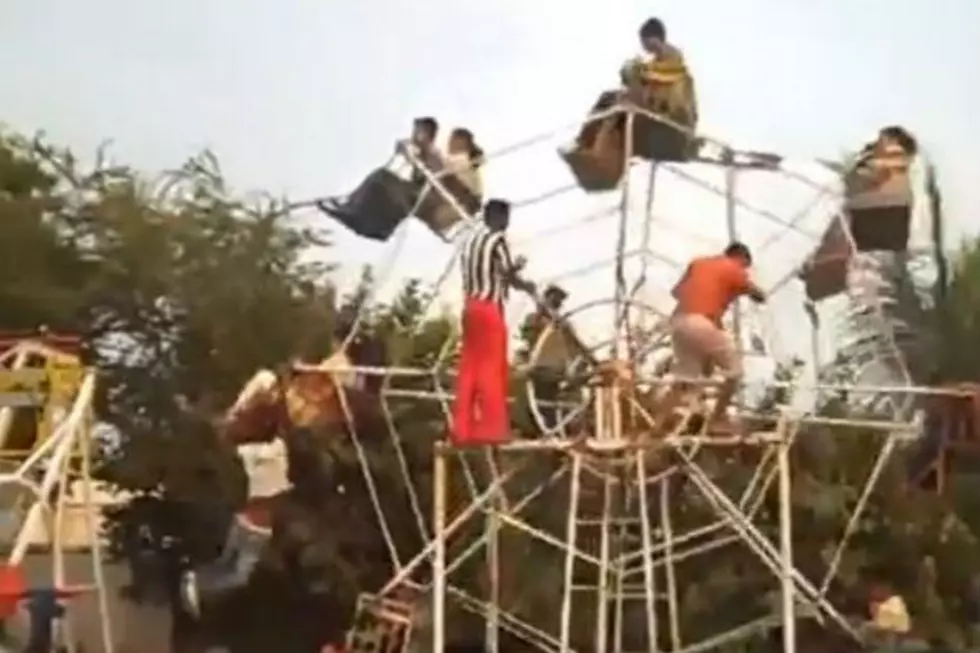 Human-Powered Ferris Wheel Entertains the People of India