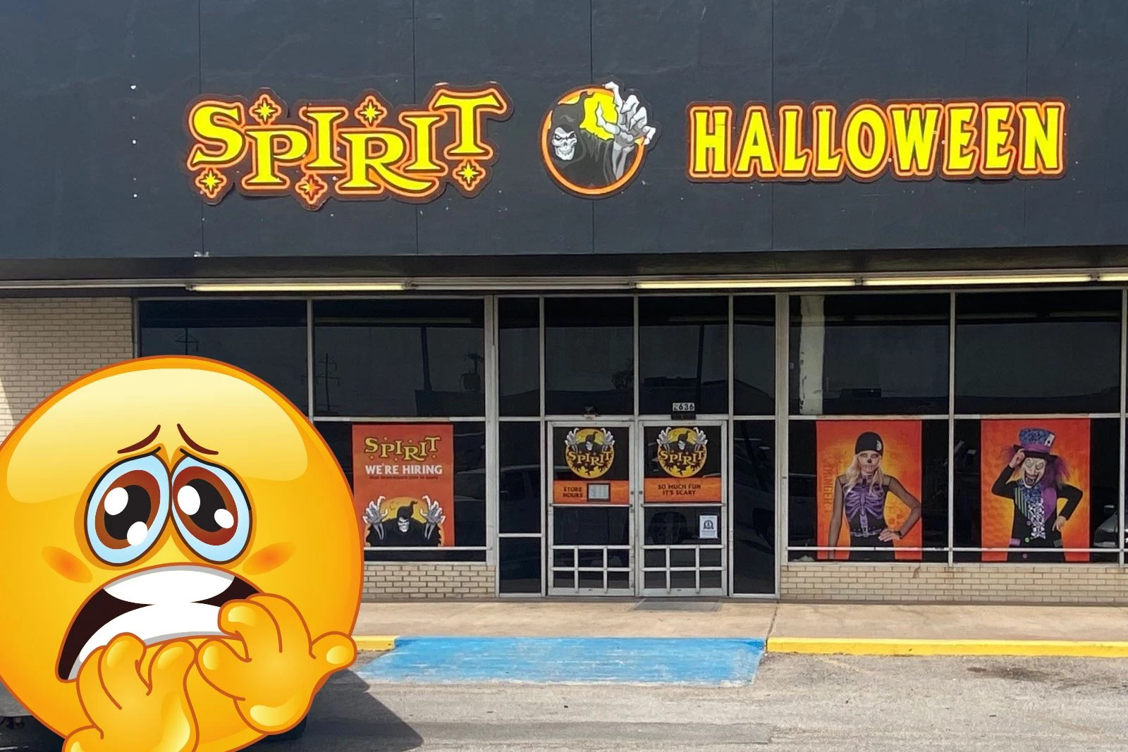 When does spirit halloween open 2022 photos