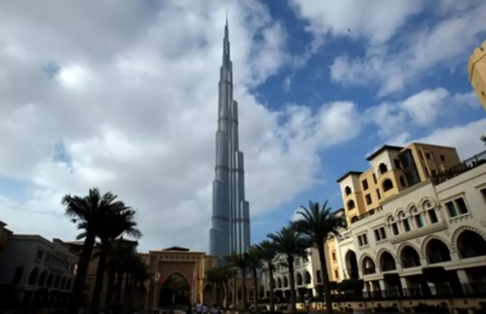 French Daredevil Climbs World&#8217;s Tallest Building
