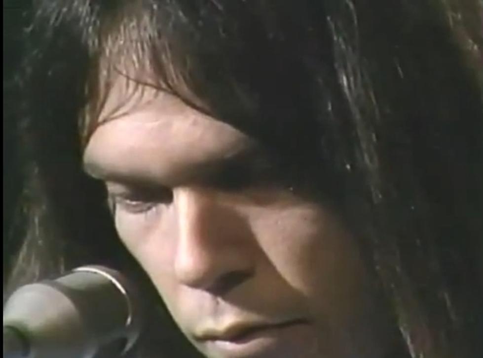 Neil Young Writing Memoirs For Release Next Year [VIDEO]