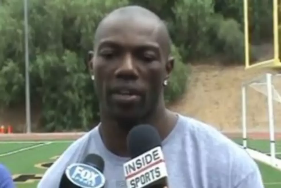 Terrell Owens Works Out For Cameras &#8211; No NFL Teams Show Up [VIDEO]