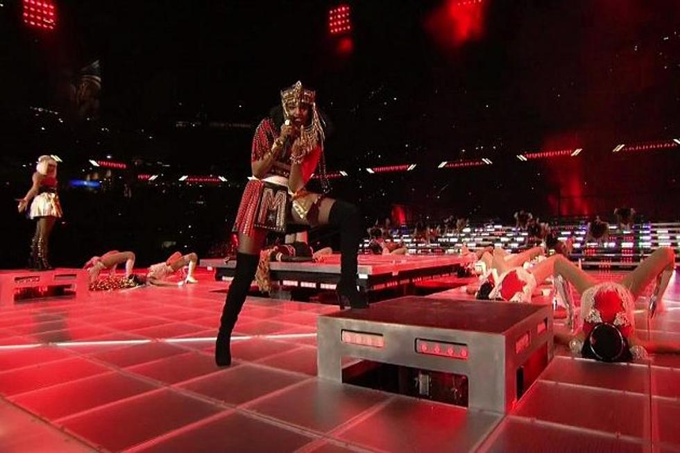 Did M.I.A. Flip Off the Camera During Madonna’s Super Bowl 2012 Halftime Performance? [VIDEO]
