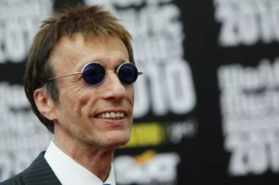 Robin Gibb Gets Standing Ovation On Return To Stage [VIDEO]