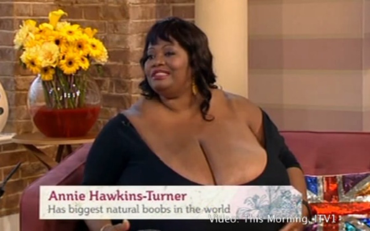 The Worlds Largest Natural Breasts: Bra Size 102 ZZZ [VIDEO]