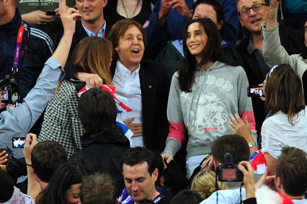 Paul McCartney Sings Along With The Crowd to British Gold Medalists [VIDEO]