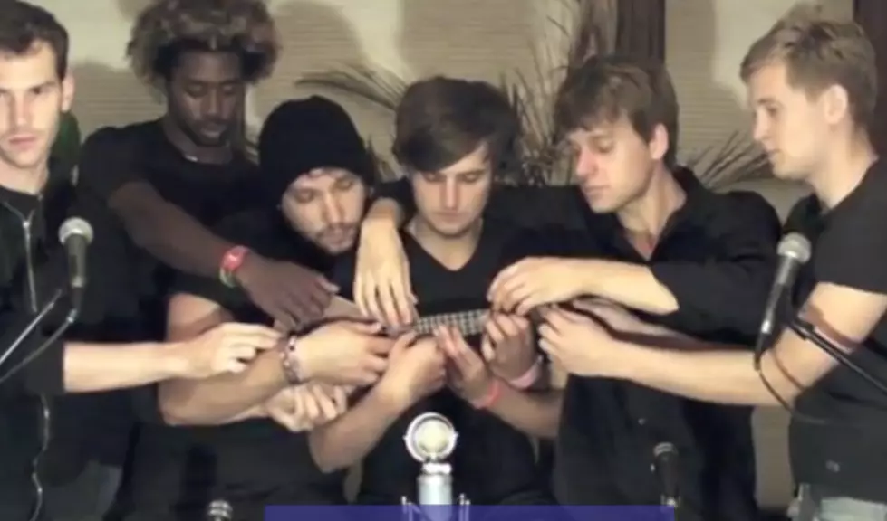 Very Cool… One Song, with Six Hands on One Ukelele [VIDEO]