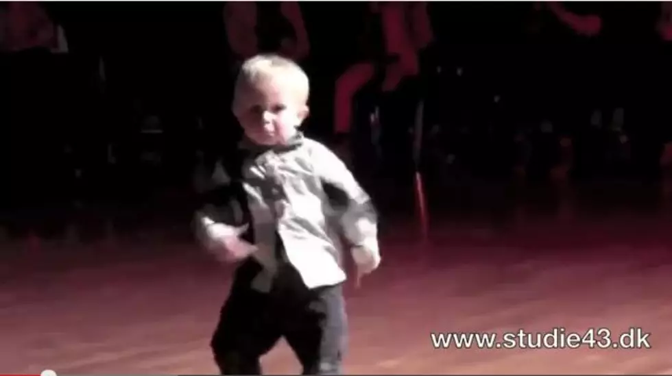 Two-Year Old Dances the Jive to Elvis’ ‘Jail House Rock’ and Brings the House Down