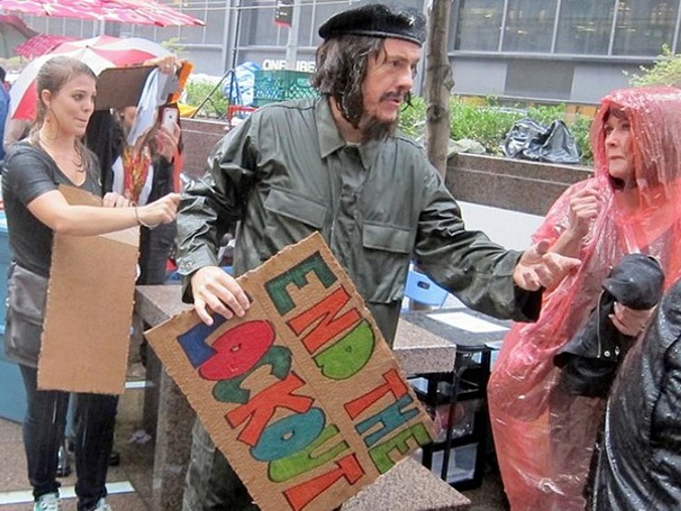 Stephen Colbert Goes Undercover at Wall Street as Che Guevara [VIDEO]