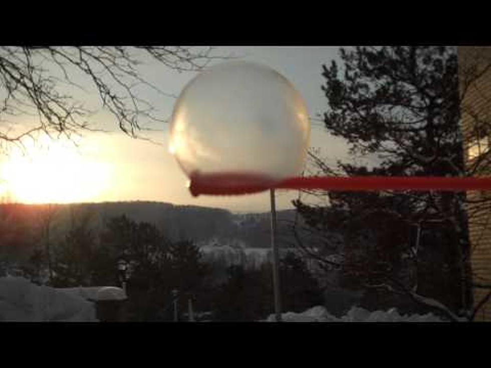 Amateur Scientists Test The Effects of the Bitter Cold on a Bubble [VIDEO]