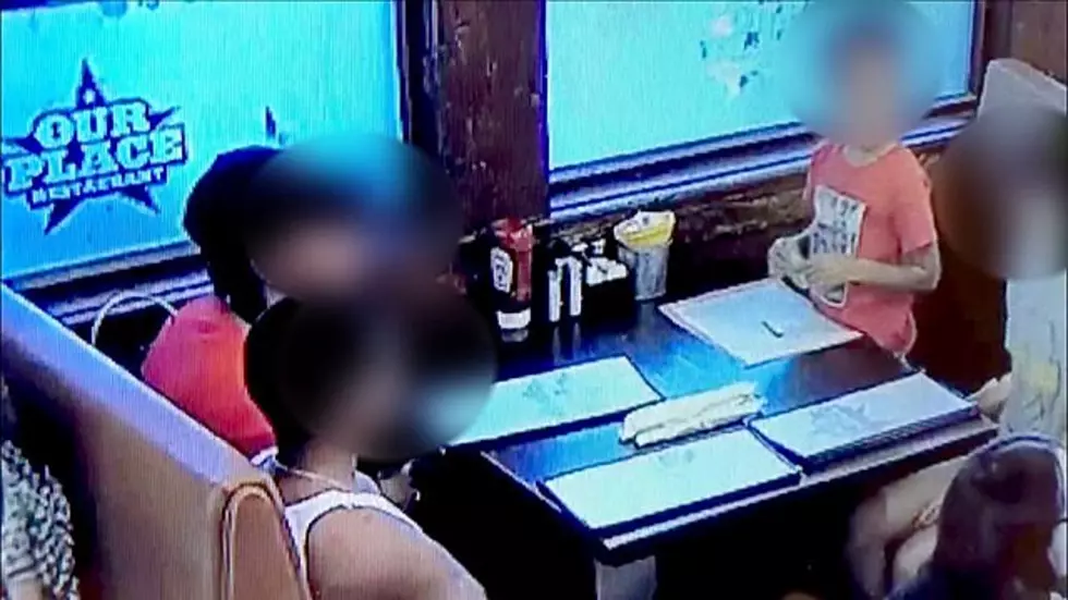 Texas Restaurant Shames Little Girl for Stealing Waitress’ Tip