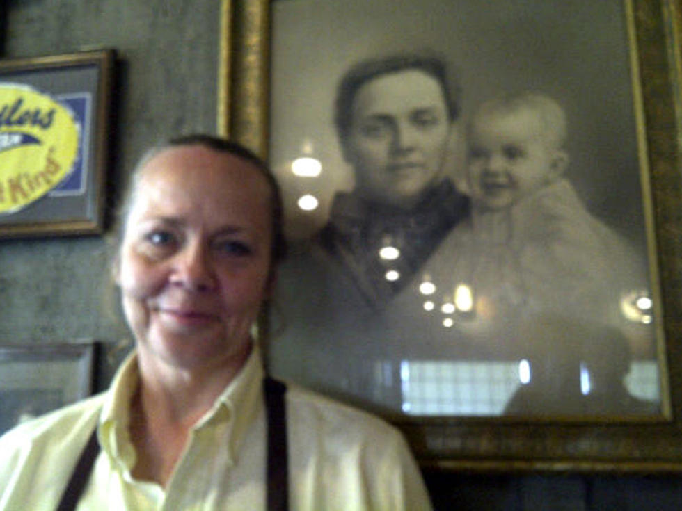 Waitress Discovers Ancestors’ Photo on Wall of Restaurant