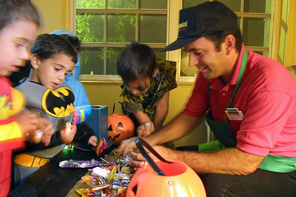 Are You a Parent? Do You Eat Your Kid’s Halloween Candy? [POLL]