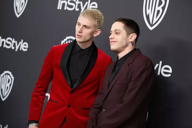 Pete Davidson &#038; Machine Gun Kelly Chill Courtside At Nuggets Game [VIDEO]