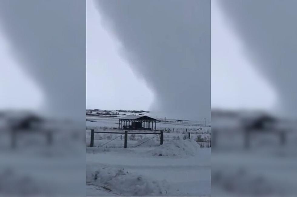 WACTH: Intense Footage of Fast-moving Snowstorm in Wyoming
