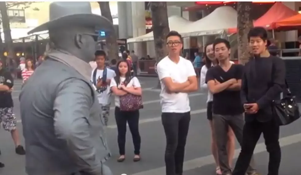 Don&#8217;t Mess with The Street Performers &#8211; They May Punch You[VIDEO]