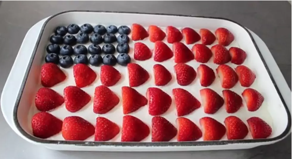 Let&#8217;s Make A 4th of July No Bake Flag Cheesecake [VIDEO]
